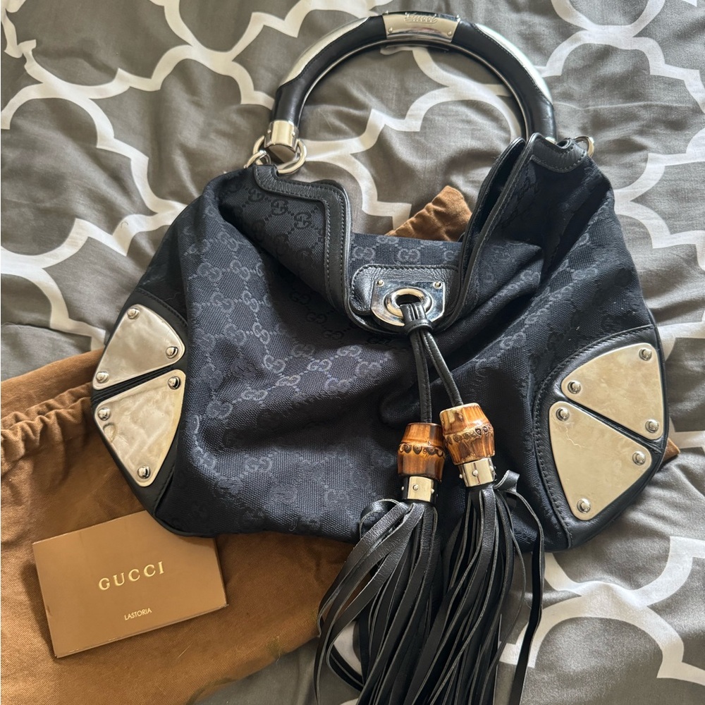 🚨SOLD🚨Authentic Vintage Gucci black indy cloth bamboo handbag